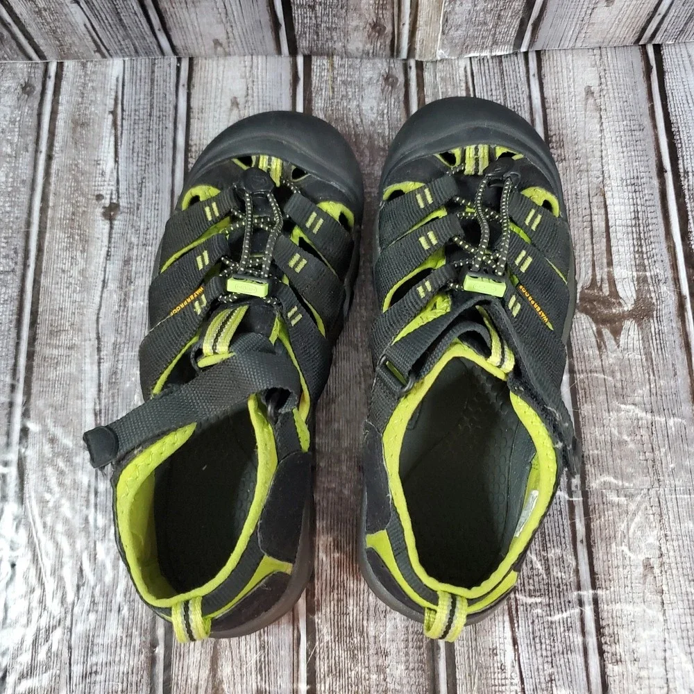 Keen Youth Newport H2 Waterproof Sandals Black Green Hiking Outdoor Trail Size 5